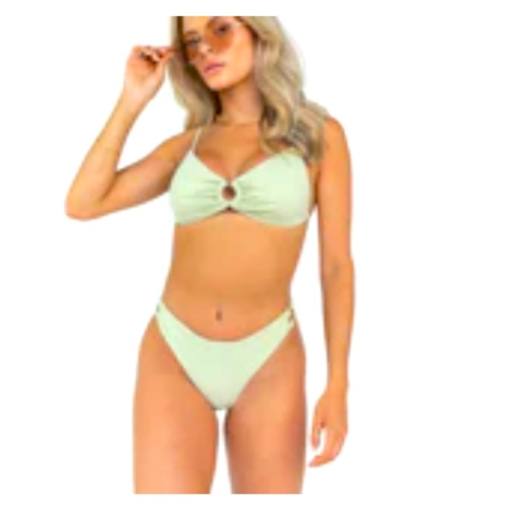Kittenish Bikini Top & Bottom 💚